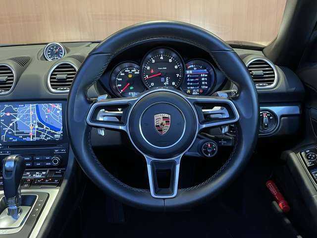 ポルシェ ７１８ボクスター 愛知県 2021(令3)年 0.9万km 黒 1オーナー/スポーツクロノパッケージ/スポーツエキゾースト/純正ナビ/バックカメラ/Bluetooth /黒ハーフレザーシート /純正18インチアルミ /カラークレスト /赤幌 /ETC /アイドリングストップ /HIDヘッドライト/オートライト