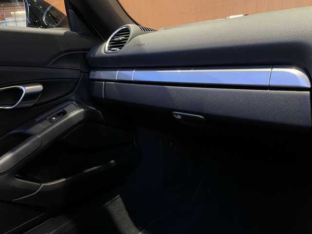 ポルシェ ７１８ボクスター 愛知県 2021(令3)年 0.9万km 黒 1オーナー/スポーツクロノパッケージ/スポーツエキゾースト/純正ナビ/バックカメラ/Bluetooth /黒ハーフレザーシート /純正18インチアルミ /カラークレスト /赤幌 /ETC /アイドリングストップ /HIDヘッドライト/オートライト