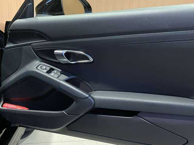 ポルシェ ７１８ボクスター 愛知県 2021(令3)年 0.9万km 黒 1オーナー/スポーツクロノパッケージ/スポーツエキゾースト/純正ナビ/バックカメラ/Bluetooth /黒ハーフレザーシート /純正18インチアルミ /カラークレスト /赤幌 /ETC /アイドリングストップ /HIDヘッドライト/オートライト