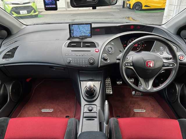 ホンダ シビック タイプR ユーロ 東京都 2010(平22)年 4.9万km ミラノレッド 6MT/社外ナビ/バックカメラ/アルカンターラバケットシート（黒/赤）/HIDヘッドランプ/レッドスティッチ革巻きステアリングホイール/アルミ製球形シフトノブ/メタル製スポーツペダル/オートエアコン/「TYPER EURO」エンブレム/ETC/電動格納ミラー/ミラーヒーター/ドライブレコーダー（前方）/パワステ/パワーウィンドウ/シガーソケット/スペアキー/記録簿 H23～H28、H31~R7/保証書＆取扱説明書