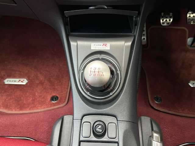 ホンダ シビック タイプR ユーロ 東京都 2010(平22)年 4.9万km ミラノレッド 6MT/社外ナビ/バックカメラ/アルカンターラバケットシート（黒/赤）/HIDヘッドランプ/レッドスティッチ革巻きステアリングホイール/アルミ製球形シフトノブ/メタル製スポーツペダル/オートエアコン/「TYPER EURO」エンブレム/ETC/電動格納ミラー/ミラーヒーター/ドライブレコーダー（前方）/パワステ/パワーウィンドウ/シガーソケット/スペアキー/記録簿 H23～H28、H31~R7/保証書＆取扱説明書