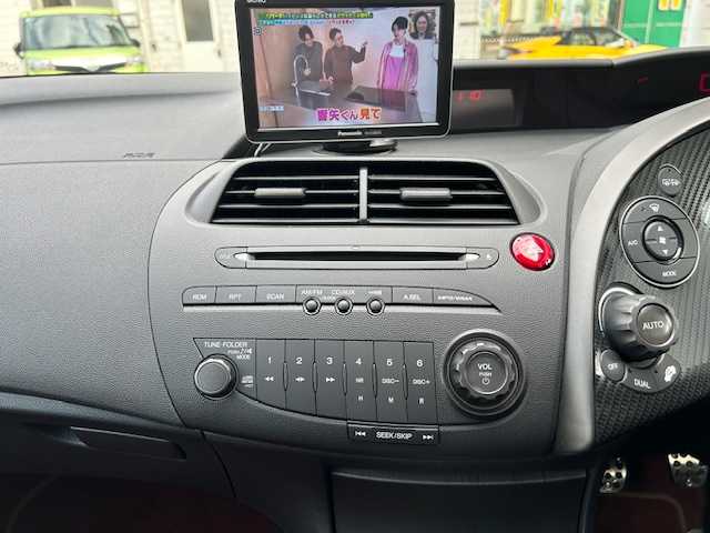 ホンダ シビック タイプR ユーロ 東京都 2010(平22)年 4.9万km ミラノレッド 6MT/社外ナビ/バックカメラ/アルカンターラバケットシート（黒/赤）/HIDヘッドランプ/レッドスティッチ革巻きステアリングホイール/アルミ製球形シフトノブ/メタル製スポーツペダル/オートエアコン/「TYPER EURO」エンブレム/ETC/電動格納ミラー/ミラーヒーター/ドライブレコーダー（前方）/パワステ/パワーウィンドウ/シガーソケット/スペアキー/記録簿 H23～H28、H31~R7/保証書＆取扱説明書