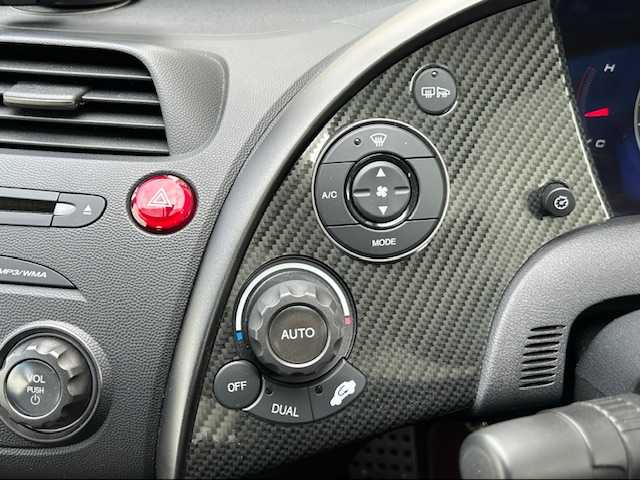 ホンダ シビック タイプR ユーロ 東京都 2010(平22)年 4.9万km ミラノレッド 6MT/社外ナビ/バックカメラ/アルカンターラバケットシート（黒/赤）/HIDヘッドランプ/レッドスティッチ革巻きステアリングホイール/アルミ製球形シフトノブ/メタル製スポーツペダル/オートエアコン/「TYPER EURO」エンブレム/ETC/電動格納ミラー/ミラーヒーター/ドライブレコーダー（前方）/パワステ/パワーウィンドウ/シガーソケット/スペアキー/記録簿 H23～H28、H31~R7/保証書＆取扱説明書