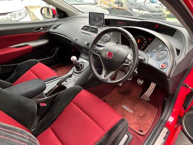 ホンダ シビック タイプR ユーロ 東京都 2010(平22)年 4.9万km ミラノレッド 6MT/社外ナビ/バックカメラ/アルカンターラバケットシート（黒/赤）/HIDヘッドランプ/レッドスティッチ革巻きステアリングホイール/アルミ製球形シフトノブ/メタル製スポーツペダル/オートエアコン/「TYPER EURO」エンブレム/ETC/電動格納ミラー/ミラーヒーター/ドライブレコーダー（前方）/パワステ/パワーウィンドウ/シガーソケット/スペアキー/記録簿 H23～H28、H31~R7/保証書＆取扱説明書