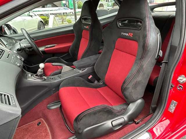 ホンダ シビック タイプR ユーロ 東京都 2010(平22)年 4.9万km ミラノレッド 6MT/社外ナビ/バックカメラ/アルカンターラバケットシート（黒/赤）/HIDヘッドランプ/レッドスティッチ革巻きステアリングホイール/アルミ製球形シフトノブ/メタル製スポーツペダル/オートエアコン/「TYPER EURO」エンブレム/ETC/電動格納ミラー/ミラーヒーター/ドライブレコーダー（前方）/パワステ/パワーウィンドウ/シガーソケット/スペアキー/記録簿 H23～H28、H31~R7/保証書＆取扱説明書