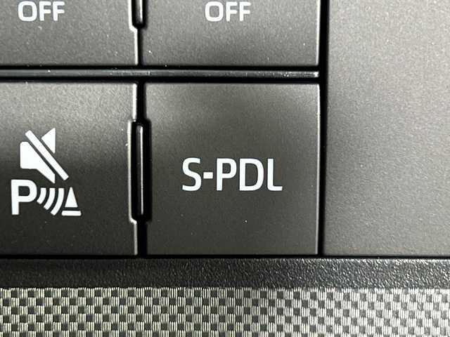 ダイハツ ロッキー プレミアム G HEV 神奈川県 2025(令7)年 0.1千km ブラックマイカメタリック/シャイニングホワイトパール 純正9インチスマホ連携ディスプレイオーディオ/パノラマモニターパック/フロント/サイド/バックカメラ/フルセグ　USB　HDMI　AppleCarPlay　Androidauto　/スマートアシスト/衝突回避支援ブレーキ機能/レーンキープコントロール/コーナーセンサー/衝突警報機能/ブレーキ制御付誤発進抑制機能/車線逸脱抑制制御機能/路側逸脱警報機能/ふらつき警報/先行車発進お知らせ/標識認識機能/アダブティブドライビングビーム/サイドビューランプ/全車速追従機能付アダブティブクルーズコントロール/コーナリングトレースアシスト/車両接近通報装置/合皮ファブリックコンビシート/前席シートヒーター/電動パーキングブレーキ/革巻きステアリング/プッシュスタート/スマートキー/LEDヘッドランプ/LEDイルミネーションランプ/LEDフロントフォグランプ/LEDリアフォグランプ/シーケンシャルターンランプ/純正17インチアルミホイール/純正リアスポイラー/取説　保証書　スペアキー