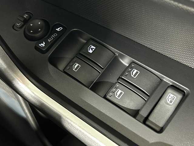 ダイハツ ロッキー プレミアム G HEV 神奈川県 2025(令7)年 0.1千km ブラックマイカメタリック/シャイニングホワイトパール 純正9インチスマホ連携ディスプレイオーディオ/パノラマモニターパック/フロント/サイド/バックカメラ/フルセグ　USB　HDMI　AppleCarPlay　Androidauto　/スマートアシスト/衝突回避支援ブレーキ機能/レーンキープコントロール/コーナーセンサー/衝突警報機能/ブレーキ制御付誤発進抑制機能/車線逸脱抑制制御機能/路側逸脱警報機能/ふらつき警報/先行車発進お知らせ/標識認識機能/アダブティブドライビングビーム/サイドビューランプ/全車速追従機能付アダブティブクルーズコントロール/コーナリングトレースアシスト/車両接近通報装置/合皮ファブリックコンビシート/前席シートヒーター/電動パーキングブレーキ/革巻きステアリング/プッシュスタート/スマートキー/LEDヘッドランプ/LEDイルミネーションランプ/LEDフロントフォグランプ/LEDリアフォグランプ/シーケンシャルターンランプ/純正17インチアルミホイール/純正リアスポイラー/取説　保証書　スペアキー