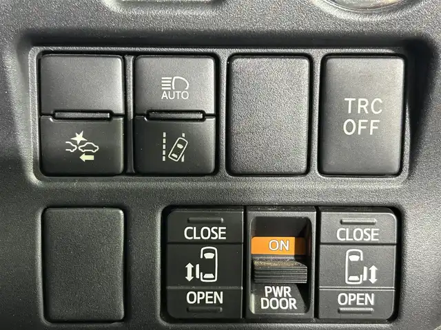 トヨタ ヴォクシー ハイブリッド ZS 煌 佐賀県 2018(平30)年 4.9万km ブラック 純正10.5インチナビ/AM/FM/CD/DVD/SD/Bluetooth/フルセグTV/スマートキー/スペアキー/クルーズコントロール/バックカメラ/ETC/前後ドライブレコーダー/ウォークスルー/純正フロアマット/シートヒーター/両側パワースライドドア/純正16インチAW/横滑り防止装置/先行者発進告知機能/レーンキープアシスト/プリクラッシュセーフティ/オートライト/オートハイビーム/ステアリングリモコン/バイザー/電動格納ミラー