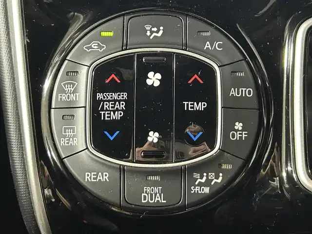 トヨタ ヴォクシー ハイブリッド ZS 煌 佐賀県 2018(平30)年 4.9万km ブラック 純正10.5インチナビ/AM/FM/CD/DVD/SD/Bluetooth/フルセグTV/スマートキー/スペアキー/クルーズコントロール/バックカメラ/ETC/前後ドライブレコーダー/ウォークスルー/純正フロアマット/シートヒーター/両側パワースライドドア/純正16インチAW/横滑り防止装置/先行者発進告知機能/レーンキープアシスト/プリクラッシュセーフティ/オートライト/オートハイビーム/ステアリングリモコン/バイザー/電動格納ミラー