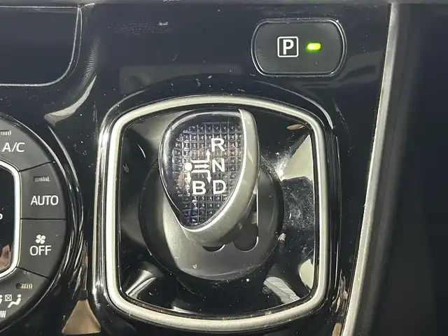 トヨタ ヴォクシー ハイブリッド ZS 煌 佐賀県 2018(平30)年 4.9万km ブラック 純正10.5インチナビ/AM/FM/CD/DVD/SD/Bluetooth/フルセグTV/スマートキー/スペアキー/クルーズコントロール/バックカメラ/ETC/前後ドライブレコーダー/ウォークスルー/純正フロアマット/シートヒーター/両側パワースライドドア/純正16インチAW/横滑り防止装置/先行者発進告知機能/レーンキープアシスト/プリクラッシュセーフティ/オートライト/オートハイビーム/ステアリングリモコン/バイザー/電動格納ミラー