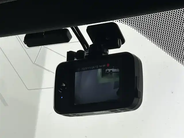 トヨタ ヴォクシー ハイブリッド ZS 煌 佐賀県 2018(平30)年 4.9万km ブラック 純正10.5インチナビ/AM/FM/CD/DVD/SD/Bluetooth/フルセグTV/スマートキー/スペアキー/クルーズコントロール/バックカメラ/ETC/前後ドライブレコーダー/ウォークスルー/純正フロアマット/シートヒーター/両側パワースライドドア/純正16インチAW/横滑り防止装置/先行者発進告知機能/レーンキープアシスト/プリクラッシュセーフティ/オートライト/オートハイビーム/ステアリングリモコン/バイザー/電動格納ミラー