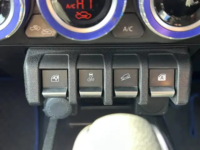 スズキ ジムニー シエラ JC 宮城県 2019(平31)年 8.7万km ブリスクブルーメタリック/ブラック2トーンルーフ ワンオーナー/社外SDナビ/・フルセグTV/・Bluetooth/・CD/DVD/ETC/純正15インチAW/バックカメラ/シートヒーター/クルーズコントロール/フルオートエアコン/LEDヘッドライト/ヘッドライトウォッシャー/電動格納ミラー/スズキセーフティサポート/・デュアルセンサーブレーキサポート/・誤発進抑制機能/・車線逸脱警報機能/・ふらつき警報機能/・ハイビームアシスト/・標識認識機能/・6エアバッグ/本革巻きステアリングホイール/UVカット機能付ガラス/キーレスプッシュスタートシステム