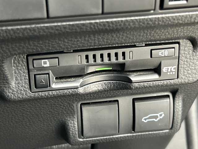 トヨタ カローラ クロス ハイブリッド Z 三重県 2021(令3)年 4.5万km アティチュードブラックマイカ /禁煙車//純正9インチディスプレイオーディオ//バックカメラ//トヨタセーフティセンス//衝突軽減ブレーキ//レーントレーシングアシスト//レーダークルーズコントロール//ブラインドスポットモニター//RCTA//PKSB//RSA//オートハイビーム//前後クリアランスソナー//ルーフレール//パワーバックドア//LED//フォグ//オートライト//純正ビルトインETC//ハーフレザーシート//DN席シートヒーター