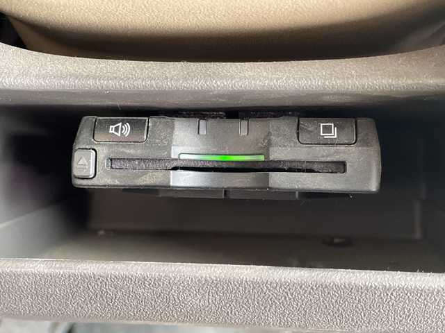 トヨタ シエンタ X Lパッケージ 埼玉県 2015(平27)年 5.7万km ホワイトパールクリスタルシャイン 純正ナビ/　　CD/BT/フルセグ/バックカメラ/左パワーバックドア/ETC