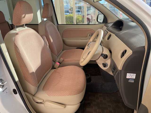 トヨタ シエンタ X Lパッケージ 埼玉県 2015(平27)年 5.7万km ホワイトパールクリスタルシャイン 純正ナビ/　　CD/BT/フルセグ/バックカメラ/左パワーバックドア/ETC