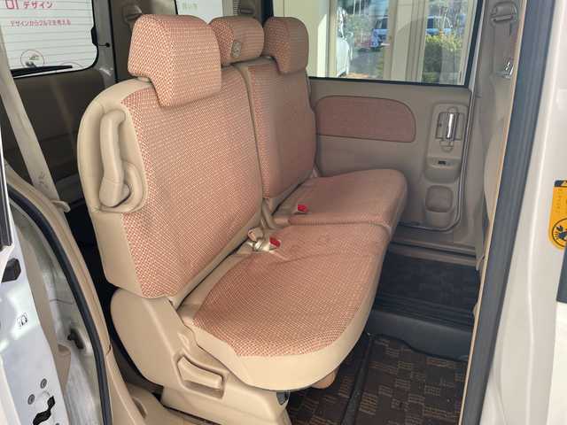 トヨタ シエンタ X Lパッケージ 埼玉県 2015(平27)年 5.7万km ホワイトパールクリスタルシャイン 純正ナビ/　　CD/BT/フルセグ/バックカメラ/左パワーバックドア/ETC