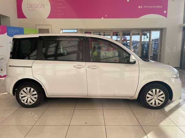 トヨタ シエンタ X Lパッケージ 埼玉県 2015(平27)年 5.7万km ホワイトパールクリスタルシャイン 純正ナビ/　　CD/BT/フルセグ/バックカメラ/左パワーバックドア/ETC