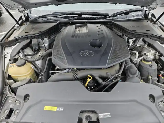 日産 スカイライン 200GT－t タイプSP 鹿児島県 2015(平27)年 9.2万km ブリリアントシルバー 純正8型ナビ/フルセグTV/アラウンドビューモニター/ビルトインETC/ドライブレコーダー/レーダークルーズコントロール/フロント/バックソナー/エマージェンシーブレーキ/後側方衝突防止支援システム/車線逸脱防止支援システム/後方車両検知警報/ターボ/LEDヘッドランプ/革巻きステアリング/パドルシフト/ブラック革シート/前席パワーシート/シートヒーター/運転席ポジションメモリー/社外19インチアルミホイール/スマートキー/プッシュエンジンスターター/禁煙車