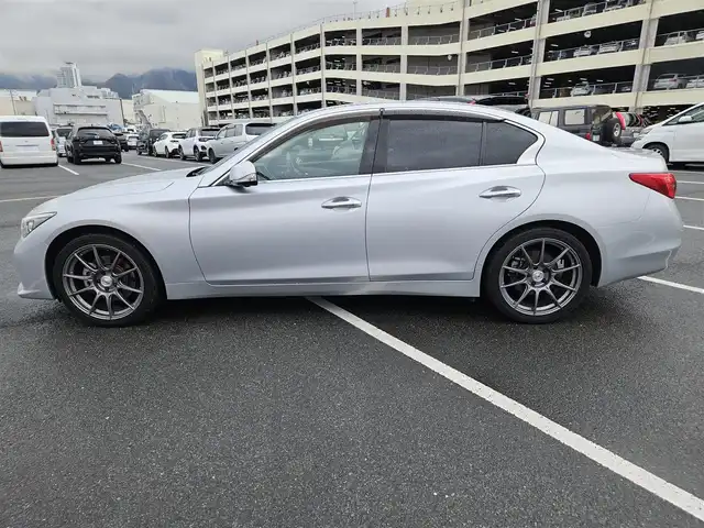 日産 スカイライン 200GT－t タイプSP 鹿児島県 2015(平27)年 9.2万km ブリリアントシルバー 純正8型ナビ/フルセグTV/アラウンドビューモニター/ビルトインETC/ドライブレコーダー/レーダークルーズコントロール/フロント/バックソナー/エマージェンシーブレーキ/後側方衝突防止支援システム/車線逸脱防止支援システム/後方車両検知警報/ターボ/LEDヘッドランプ/革巻きステアリング/パドルシフト/ブラック革シート/前席パワーシート/シートヒーター/運転席ポジションメモリー/社外19インチアルミホイール/スマートキー/プッシュエンジンスターター/禁煙車