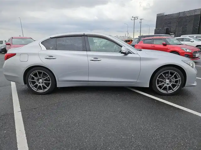 日産 スカイライン 200GT－t タイプSP 鹿児島県 2015(平27)年 9.2万km ブリリアントシルバー 純正8型ナビ/フルセグTV/アラウンドビューモニター/ビルトインETC/ドライブレコーダー/レーダークルーズコントロール/フロント/バックソナー/エマージェンシーブレーキ/後側方衝突防止支援システム/車線逸脱防止支援システム/後方車両検知警報/ターボ/LEDヘッドランプ/革巻きステアリング/パドルシフト/ブラック革シート/前席パワーシート/シートヒーター/運転席ポジションメモリー/社外19インチアルミホイール/スマートキー/プッシュエンジンスターター/禁煙車
