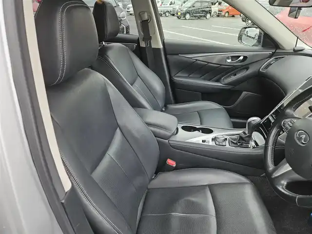 日産 スカイライン 200GT－t タイプSP 鹿児島県 2015(平27)年 9.2万km ブリリアントシルバー 純正8型ナビ/フルセグTV/アラウンドビューモニター/ビルトインETC/ドライブレコーダー/レーダークルーズコントロール/フロント/バックソナー/エマージェンシーブレーキ/後側方衝突防止支援システム/車線逸脱防止支援システム/後方車両検知警報/ターボ/LEDヘッドランプ/革巻きステアリング/パドルシフト/ブラック革シート/前席パワーシート/シートヒーター/運転席ポジションメモリー/社外19インチアルミホイール/スマートキー/プッシュエンジンスターター/禁煙車