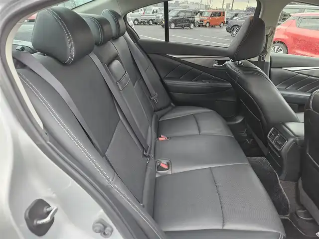 日産 スカイライン 200GT－t タイプSP 鹿児島県 2015(平27)年 9.2万km ブリリアントシルバー 純正8型ナビ/フルセグTV/アラウンドビューモニター/ビルトインETC/ドライブレコーダー/レーダークルーズコントロール/フロント/バックソナー/エマージェンシーブレーキ/後側方衝突防止支援システム/車線逸脱防止支援システム/後方車両検知警報/ターボ/LEDヘッドランプ/革巻きステアリング/パドルシフト/ブラック革シート/前席パワーシート/シートヒーター/運転席ポジションメモリー/社外19インチアルミホイール/スマートキー/プッシュエンジンスターター/禁煙車