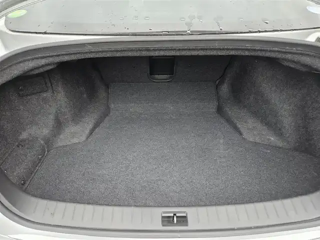 日産 スカイライン 200GT－t タイプSP 鹿児島県 2015(平27)年 9.2万km ブリリアントシルバー 純正8型ナビ/フルセグTV/アラウンドビューモニター/ビルトインETC/ドライブレコーダー/レーダークルーズコントロール/フロント/バックソナー/エマージェンシーブレーキ/後側方衝突防止支援システム/車線逸脱防止支援システム/後方車両検知警報/ターボ/LEDヘッドランプ/革巻きステアリング/パドルシフト/ブラック革シート/前席パワーシート/シートヒーター/運転席ポジションメモリー/社外19インチアルミホイール/スマートキー/プッシュエンジンスターター/禁煙車