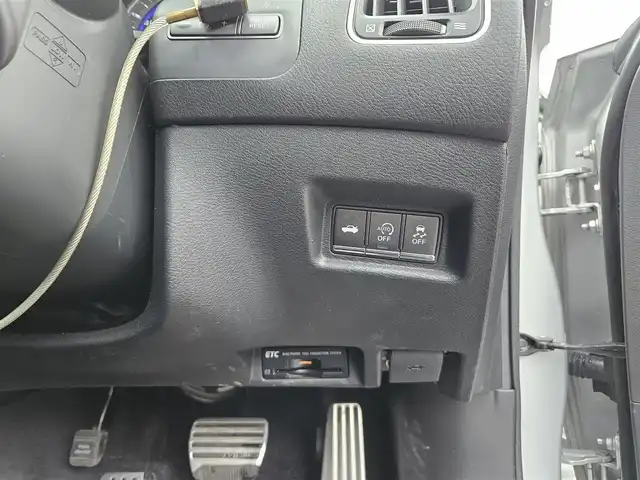 日産 スカイライン 200GT－t タイプSP 鹿児島県 2015(平27)年 9.2万km ブリリアントシルバー 純正8型ナビ/フルセグTV/アラウンドビューモニター/ビルトインETC/ドライブレコーダー/レーダークルーズコントロール/フロント/バックソナー/エマージェンシーブレーキ/後側方衝突防止支援システム/車線逸脱防止支援システム/後方車両検知警報/ターボ/LEDヘッドランプ/革巻きステアリング/パドルシフト/ブラック革シート/前席パワーシート/シートヒーター/運転席ポジションメモリー/社外19インチアルミホイール/スマートキー/プッシュエンジンスターター/禁煙車