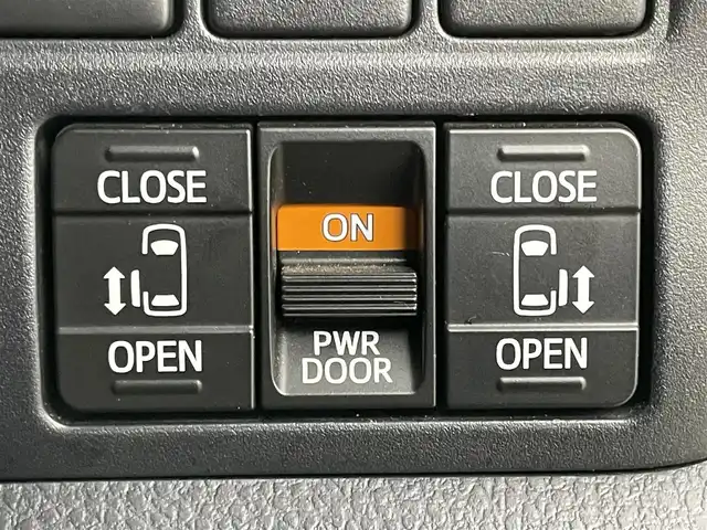 トヨタ ヴォクシー ZS 煌Ⅱ 岡山県 2019(平31)年 6.6万km イナズマスパーキングブラックガラスフレーク 純正9インチナビ(NSZT-Y68T)/（Bluetooth/CD/DVD/USB/フルセグTV)/純正10.5インチ後席モニター/（V１２T-R68C）/両側電動スライドドア/バックカメラ/クルーズコントロール/オートハイビーム/コーナーセンサー(前後)/LEDヘッドライト/アイドリングストップ/ビルトインETC2.0/純正ドライブレコーダー(前)/純正16インチアルミホイール/社外アルミホイール(スタッドレスレスタイヤ)/スマートキー(2本)