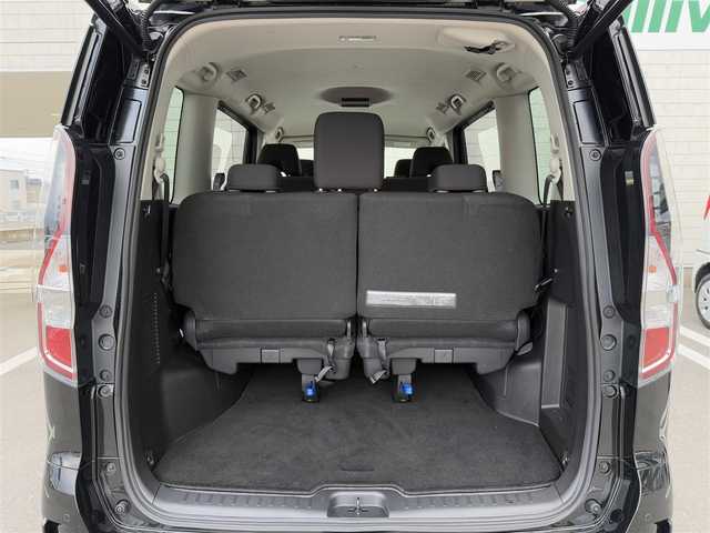 日産 セレナ ハイウェイスター V 愛媛県 2021(令3)年 2.4万km ダイヤモンドブラック 純正ナビ/(フルセグTV/CD/DVD/Bluetooth/SD/USB)/日産プロパイロット/アラウンドビューモニター/両側パワースライドドア/ETC/デジタルインナーミラー/アダプティブクルーズコントロール/エマージェンシーブレーキ/ブライングスポットモニター/LEDヘッドライト/フォグランプ/純正フロアマット/純正16インチアルミホイール/電動パーキングブレーキ/オートホールド/衝突被害軽減システム/横滑り防止装置/レーンキープアシスト/盗難防止装置/スペアキー1本/スマートキー/プッシュスタート