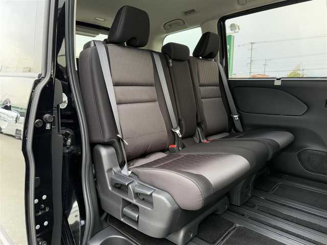 日産 セレナ ハイウェイスター V 愛媛県 2021(令3)年 2.4万km ダイヤモンドブラック 純正ナビ/(フルセグTV/CD/DVD/Bluetooth/SD/USB)/日産プロパイロット/アラウンドビューモニター/両側パワースライドドア/ETC/デジタルインナーミラー/アダプティブクルーズコントロール/エマージェンシーブレーキ/ブライングスポットモニター/LEDヘッドライト/フォグランプ/純正フロアマット/純正16インチアルミホイール/電動パーキングブレーキ/オートホールド/衝突被害軽減システム/横滑り防止装置/レーンキープアシスト/盗難防止装置/スペアキー1本/スマートキー/プッシュスタート