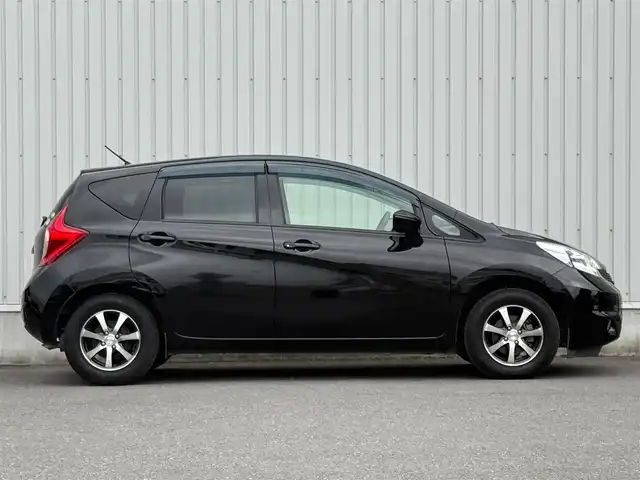 日産 ノート X DIG－S 神奈川県 2015(平27)年 3.7万km スーパーブラック 純正ナビ　/フルセグテレビ　/プッシュスタート　/スマートキー　/オートエアコン/ＥＴＣ　/バックカメラ　/社外アルミホイール　/アイドリングストップ　/純正フロアマット　/オートヘッドライト　/ハロゲンヘッドライト/フォグランプ/衝突軽減ブレーキ/ビークルダイナミクスコントロール/車線逸脱警報