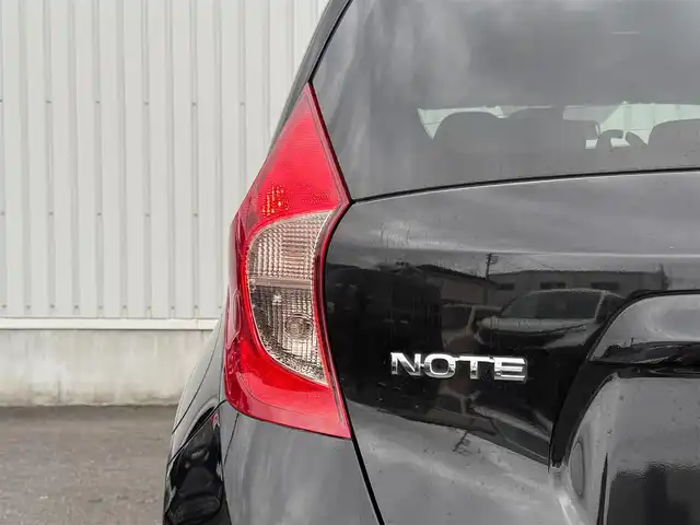 日産 ノート X DIG－S 神奈川県 2015(平27)年 3.7万km スーパーブラック 純正ナビ　/フルセグテレビ　/プッシュスタート　/スマートキー　/オートエアコン/ＥＴＣ　/バックカメラ　/社外アルミホイール　/アイドリングストップ　/純正フロアマット　/オートヘッドライト　/ハロゲンヘッドライト/フォグランプ/衝突軽減ブレーキ/ビークルダイナミクスコントロール/車線逸脱警報