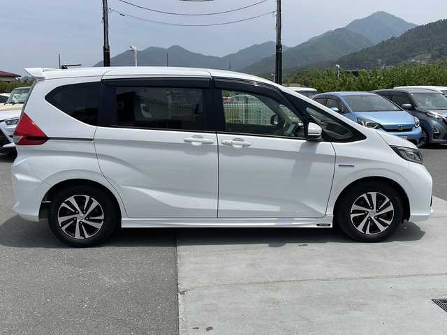 ホンダ フリード ハイブリット EX 山梨県 2016(平28)年 6.1万km ホワイトオーキッドパール 純正ナビ/ＥＴＣ/クルーズコントロール/シートヒーター/両側パワースライドドア　/ドライブレコーダー　/プッシュスタート/純正アルミホイール/オートマチックハイビーム/純正フロアマット/3列シート