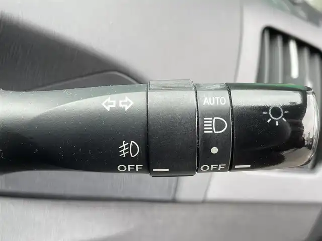 トヨタ プリウス S　マイコーデ 千葉県 2013(平25)年 7.1万km ホワイトパールクリスタルシャイン 純正SDナビ(CD/FM/AM/Bluetooth/ワンセグTV)/バックカメラ/ETC/オートライト/純正革調シートカバー(Sマイコーデ)/AC100V/プッシュスタート/スマートキー/スペアキー/保証書/取扱説明書