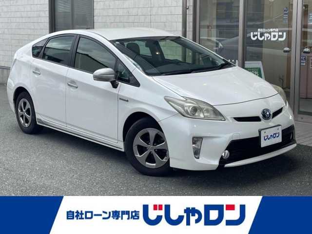 トヨタ プリウス S　マイコーデ 愛知県 2013(平25)年 7.2万km ホワイトパールクリスタルシャイン (株)IDOMが運営する【じしゃロン豊川店】の自社ローン専用車両になります。こちらは現金またはオートローンご利用時の価格です。自社ローンご希望の方は別途その旨お申付け下さい/ 純正SDナビ(CD/FM/AM/Bluetooth/ワンセグTV)/ バックカメラ/ ETC/ オートライト/ 純正革調シートカバー(Sマイコーデ)/ ウインカーミラー/ ドアバイザー/ フロアマット