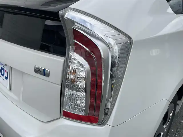 トヨタ プリウス S　マイコーデ 愛知県 2013(平25)年 7.2万km ホワイトパールクリスタルシャイン (株)IDOMが運営する【じしゃロン豊川店】の自社ローン専用車両になります。こちらは現金またはオートローンご利用時の価格です。自社ローンご希望の方は別途その旨お申付け下さい/ 純正SDナビ(CD/FM/AM/Bluetooth/ワンセグTV)/ バックカメラ/ ETC/ オートライト/ 純正革調シートカバー(Sマイコーデ)/ ウインカーミラー/ ドアバイザー/ フロアマット