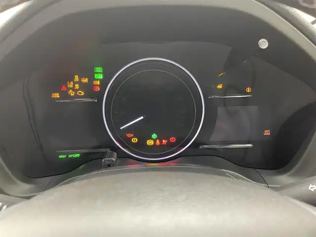 ホンダ ヴェゼル ハイブリッド Z ホンダセンシング 茨城県 2019(令1)年 8.3万km プラチナホワイトパール 純正ナビ/バックカメラ/フルセグ/衝突被害軽減ブレーキ/車線逸脱抑制装置/レーダークルーズコントロール/ETC/ドラレコ/シートヒーター/純正17インチAW/LEDヘッドライト/スマートキー