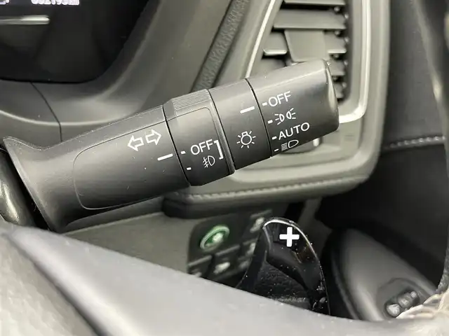 ホンダ ヴェゼル ハイブリッド Z ホンダセンシング 茨城県 2019(令1)年 8.3万km プラチナホワイトパール 純正ナビ/バックカメラ/フルセグ/衝突被害軽減ブレーキ/車線逸脱抑制装置/レーダークルーズコントロール/ETC/ドラレコ/シートヒーター/純正17インチAW/LEDヘッドライト/スマートキー