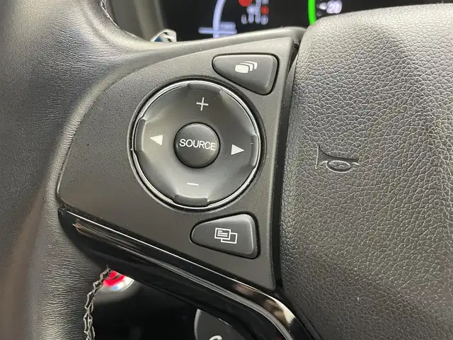 ホンダ ヴェゼル ハイブリッド Z ホンダセンシング 茨城県 2019(令1)年 8.3万km プラチナホワイトパール 純正ナビ/バックカメラ/フルセグ/衝突被害軽減ブレーキ/車線逸脱抑制装置/レーダークルーズコントロール/ETC/ドラレコ/シートヒーター/純正17インチAW/LEDヘッドライト/スマートキー