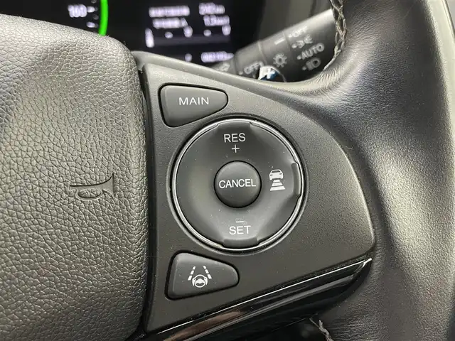 ホンダ ヴェゼル ハイブリッド Z ホンダセンシング 茨城県 2019(令1)年 8.3万km プラチナホワイトパール 純正ナビ/バックカメラ/フルセグ/衝突被害軽減ブレーキ/車線逸脱抑制装置/レーダークルーズコントロール/ETC/ドラレコ/シートヒーター/純正17インチAW/LEDヘッドライト/スマートキー