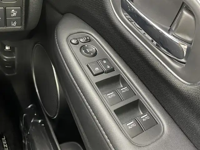 ホンダ ヴェゼル ハイブリッド Z ホンダセンシング 茨城県 2019(令1)年 8.3万km プラチナホワイトパール 純正ナビ/バックカメラ/フルセグ/衝突被害軽減ブレーキ/車線逸脱抑制装置/レーダークルーズコントロール/ETC/ドラレコ/シートヒーター/純正17インチAW/LEDヘッドライト/スマートキー