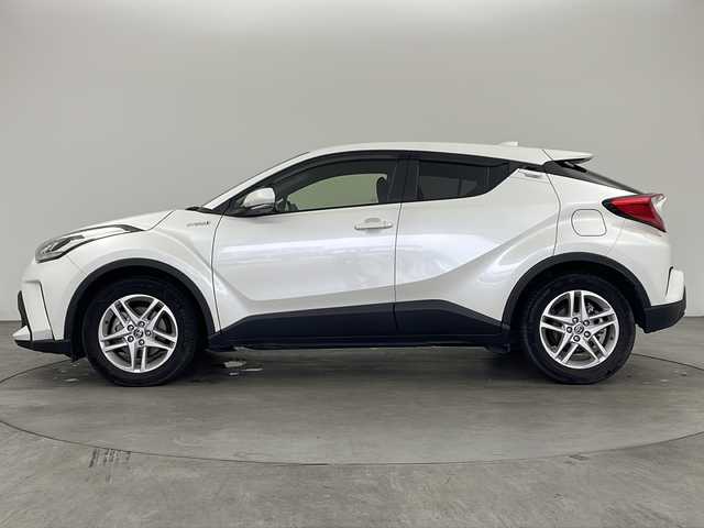 トヨタ Ｃ－ＨＲ S 兵庫県 2020(令2)年 5.8万km ホワイトパールクリスタルシャイン ・トヨタセーフティーセンス/・衝突軽減ブレーキ/・レーンキープアシスト/・レーダークルーズコントロール/・オートマチックハイビーム/・前後コーナーセンサー/・パノラマミックビューモニター/・純正ナビ＆TV＆BT＆DVD＆CD/・スマートキー/・スペアキー/・プッシュスタート/・LEDヘッドライト/・フォグランプ/・オートライト/・フロアマット/・電動パーキング/・オートブレーキホールド/・純正17インチアルミホイール/・横滑り防止装置