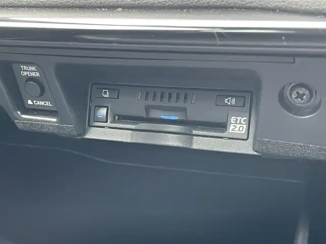トヨタ クラウン ハイブリッド G 宮崎県 2019(平31)年 5.5万km プレシャスガレナ 純正ナビ/Bluetooth　CD　DVD/全方位カメラ/・トヨタセーフティセンス/・衝突軽減システム/・衝突軽減ブレーキ/・車線逸脱抑制機能/・車線逸脱警報/・クリアランスソナー/・標識認識機能/・速度認識機能/・ふらつき警報/・発進お知らせ機能/ブラインドスポットモニター/ナノイーエアコン/電子パーキングブレーキ/オートブレーキホールド/シートヒーター/シートメモリー付きパワーシート/リアクロストラフィックアラート/パドルシフト/エンジンプッシュボタン/ETC2.0/スマートキー