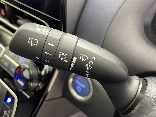 トヨタ アクア Z 鹿児島県 2021(令3)年 1万km プラチナホワイトパールマイカ 純正ナビ機能付きディスプレイオーディオ　/レーダークルーズコントロール　/前後ドライブレコーダー　/ハーフレザー　/シートヒーター/１００Ｖコンセント　/ウインカーミラー　/オートマチックハイビーム　/オートリトラミラー　/純正アルミホイール/純正フロアマット/ドアバイザー/ハンドルヒーター/ステアリングスイッチ/レーンキープアシスト/前後コーナーセンサー/D席パワーシート/保証書/取扱説明書/スペアキー1本