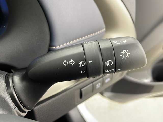 トヨタ アクア Z 鹿児島県 2021(令3)年 1万km プラチナホワイトパールマイカ 純正ナビ機能付きディスプレイオーディオ　/レーダークルーズコントロール　/前後ドライブレコーダー　/ハーフレザー　/シートヒーター/１００Ｖコンセント　/ウインカーミラー　/オートマチックハイビーム　/オートリトラミラー　/純正アルミホイール/純正フロアマット/ドアバイザー/ハンドルヒーター/ステアリングスイッチ/レーンキープアシスト/前後コーナーセンサー/D席パワーシート/保証書/取扱説明書/スペアキー1本