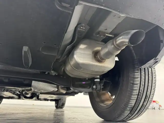 トヨタ ヤリスクロス ハイブリッド Z 三重県 2021(令3)年 1万km ホワイトパールクリスタルシャイン ハイブリッド/FF/フロアCVT/純正 8インチディスプレイオーディオ＆ナビ/（AM/FM/USB/iPod/Bluetooth/Miracast/CD/DVD/TV/CarPlay/AndroidAuto）/【OP】パノラミックビューモニター/ビルトイン ETC2.0/Toyota Safety Sense/・プリクラッシュセーフティ［PCS］/・レーントレーシングアシスト［LTA］/・レーダークルコン（全車速追従機能付）/・オートハイビーム［AHB］/・ロードサインアシスト［RSA］/・セカンダリーコリジョンブレーキ［SCB］/・インテリジェントクリアランスソナー［パーキングサポートブレーキ（静止物＆後方接近車両）］/・【OP】ブラインドスポットモニター［BSM］/・先行車発進告知機能/装備/・ハーフレザーシート/・シートヒーター（D/N）/・パワーシート（D6way）/・オートエアコン/・オートライト/・LEDヘッドランプ/・ステアリングスイッチ/・プッシュスタート/・電子パーキングブレーキ＆ブレーキホールド/・USBジャック（充電用x1、入力用x1）/・純正18inAW/・保/取/マルチ取/ナビ取/・スマートキーx2/・【OP】応急用テンパータイヤ/など