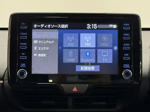 トヨタ ヤリスクロス ハイブリッド Z 三重県 2021(令3)年 1万km ホワイトパールクリスタルシャイン ハイブリッド/FF/フロアCVT/純正 8インチディスプレイオーディオ＆ナビ/（AM/FM/USB/iPod/Bluetooth/Miracast/CD/DVD/TV/CarPlay/AndroidAuto）/【OP】パノラミックビューモニター/ビルトイン ETC2.0/Toyota Safety Sense/・プリクラッシュセーフティ［PCS］/・レーントレーシングアシスト［LTA］/・レーダークルコン（全車速追従機能付）/・オートハイビーム［AHB］/・ロードサインアシスト［RSA］/・セカンダリーコリジョンブレーキ［SCB］/・インテリジェントクリアランスソナー［パーキングサポートブレーキ（静止物＆後方接近車両）］/・【OP】ブラインドスポットモニター［BSM］/・先行車発進告知機能/装備/・ハーフレザーシート/・シートヒーター（D/N）/・パワーシート（D6way）/・オートエアコン/・オートライト/・LEDヘッドランプ/・ステアリングスイッチ/・プッシュスタート/・電子パーキングブレーキ＆ブレーキホールド/・USBジャック（充電用x1、入力用x1）/・純正18inAW/・保/取/マルチ取/ナビ取/・スマートキーx2/・【OP】応急用テンパータイヤ/など