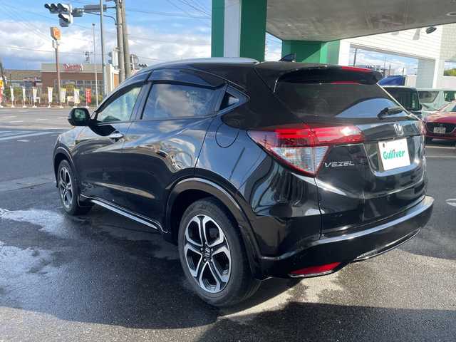 ホンダ ヴェゼル ハイブリッド Z 福島県 2014(平26)年 6.9万km クリスタルブラックパール 純正インターナビ/・フルセグTV（走行中視聴不可）/・iPod/・HDMI/・DISC（CD＆DVD）/・AM＆FM/バックカメラ/あんしんパッケージ/ビルトインETC/LEDライト/フォグランプ/ハーフレザーシート/シートヒーター（D＋N席）/パドルシフト