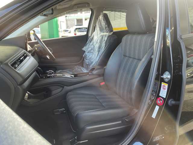 ホンダ ヴェゼル ハイブリッド Z 福島県 2014(平26)年 6.9万km クリスタルブラックパール 純正インターナビ/・フルセグTV（走行中視聴不可）/・iPod/・HDMI/・DISC（CD＆DVD）/・AM＆FM/バックカメラ/あんしんパッケージ/ビルトインETC/LEDライト/フォグランプ/ハーフレザーシート/シートヒーター（D＋N席）/パドルシフト